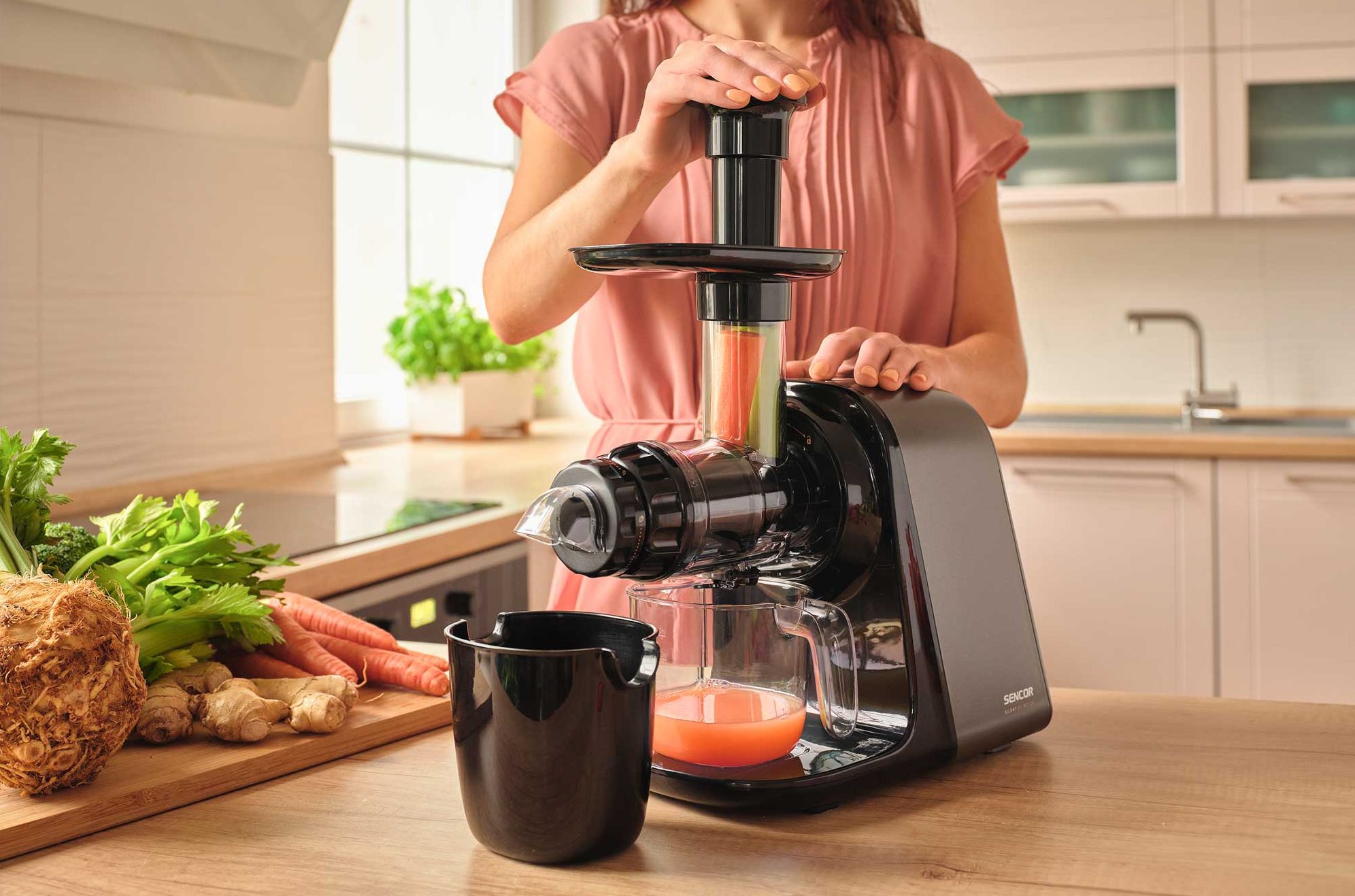 SENCOR SSJ 0900BK lassú csigás gyümölcsprés – 8. kép