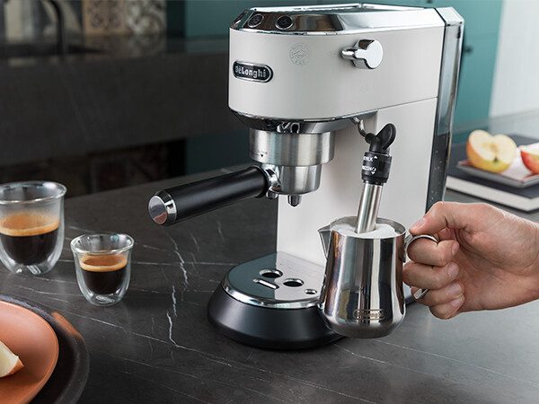 DE-LONGHI Dedica EC685.W fehér karos eszpresszó kávéfőző – 9. kép