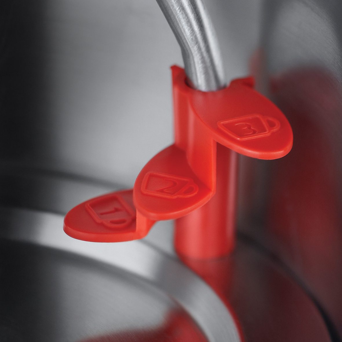 RUSSELL HOBBS 23210-70 Luna szürke vízforraló gyorsforraló jelölésekkel – 2. kép